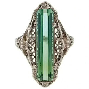 *Host Pick Gorgeous Boho Vintage Look Sterling Silver Emerald Ring